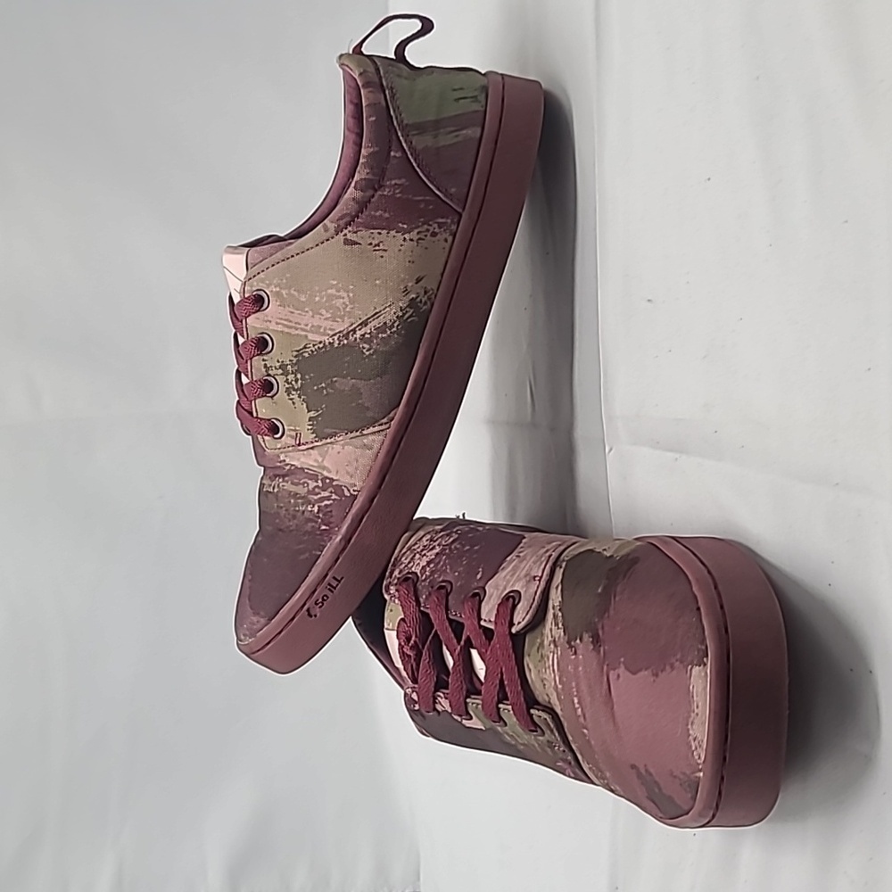 SO ILL - Unisex Eco Camo Wino Lifestyle Shoes - Size 7.5 Men’s/Size 9Women’s